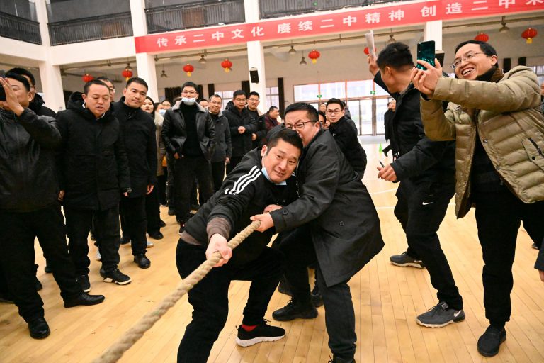砀山二中举行第一届教职工综合项目运动会